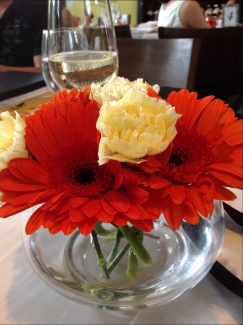 Beautiful table piece brighten up everything instantly
