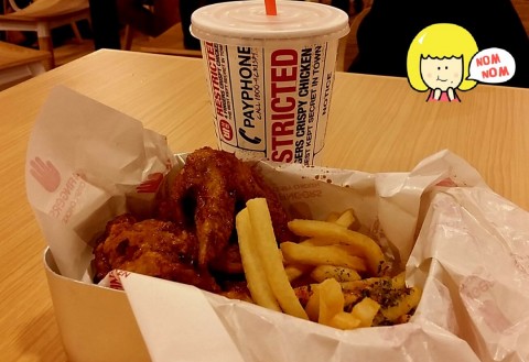 Very crispy and nice  Korean stylef chicken wings. 