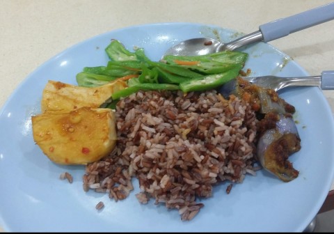 Brown rice with 3 vege.cost S$3.30