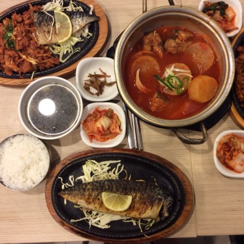 Yummy Korean food for dinner with my family! 😍