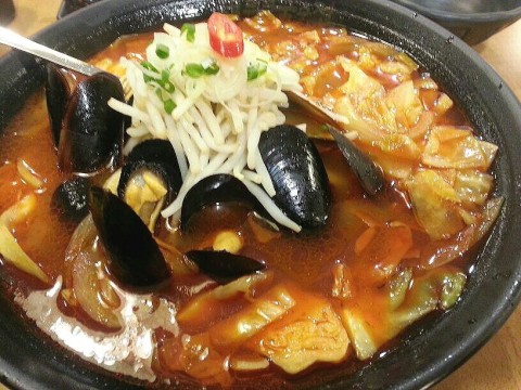 noodle and mussel in nice soup