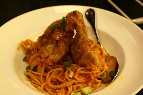 Spft shell crab with chilli crab sauce spaghetti