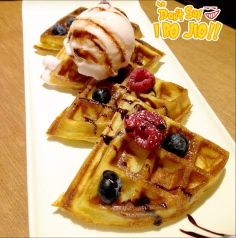 Waffling at the new cafes: crispy yummy waffles with lychee ice cream