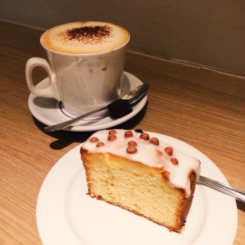 Decent coffee and excellent cake! 