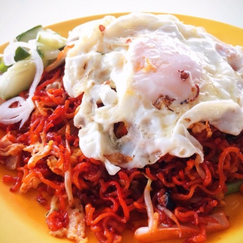 Well fried noodles with nicely fried egg. 