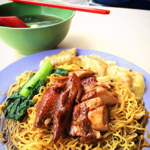 Very tasty soy sauce noodles, tender chicken and good dumplings. 