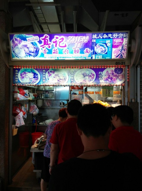 The long queue exist because they take around 3 min to prepare 1 bowl.