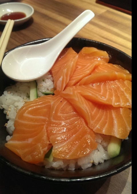 Big & fresh slices of sashimi on pearl rice, super good!