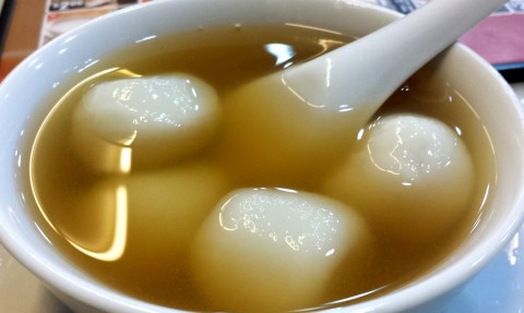 Ginger soup not too spicy n the glutinous rice ball is soft and yummy
