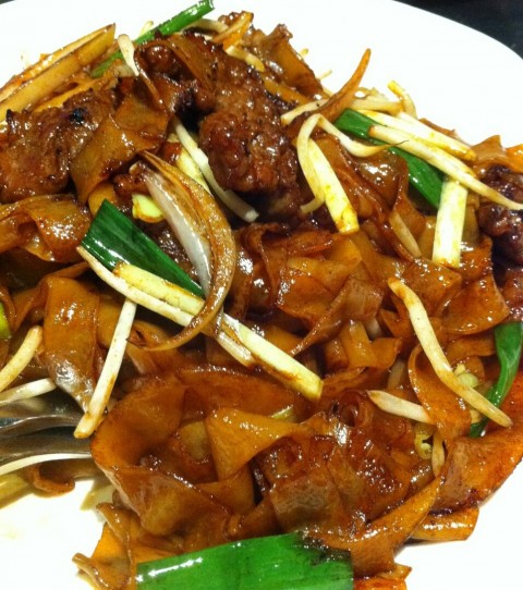 Smooth flat rice noodles with slight wok hei & flavourful beef! 