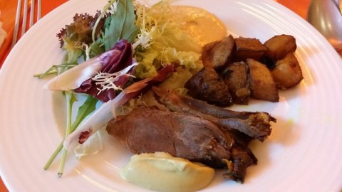 Yes, this is what you can do with what's available on the buffet line - a nice looking main course.