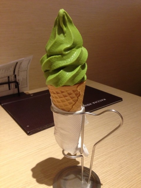 Nice ice cream. Just maybe too green colour.