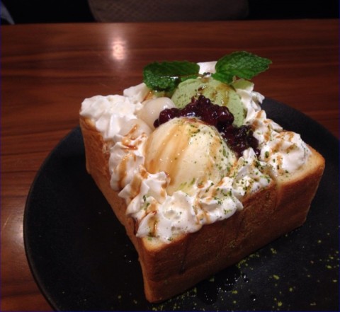 Awesome toast with ice cream !! 