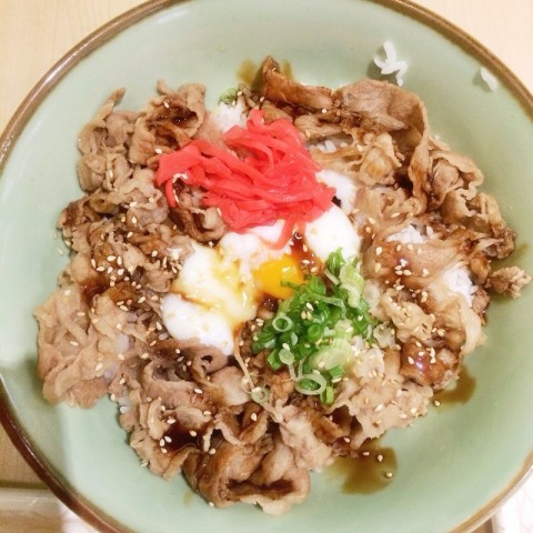 Well marinated slices of sukiyaki beef perfected with a half bowl egg!