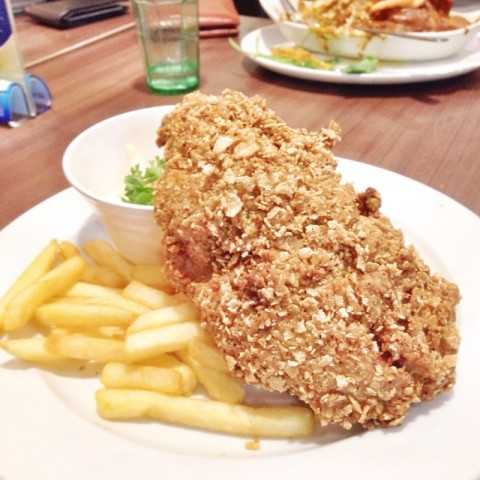 Fried chicken coated with a layer of batter & cornflakes. So sinful and yummy!