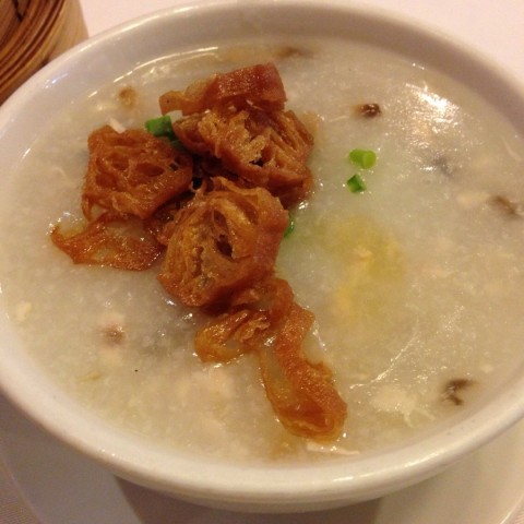 The porridge is filled with generous serving of chicken and mushroom😋