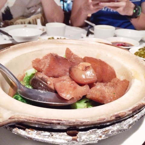 We love this when the sea cucumber is fresh & goes so well with the Chinese brown sauce! 