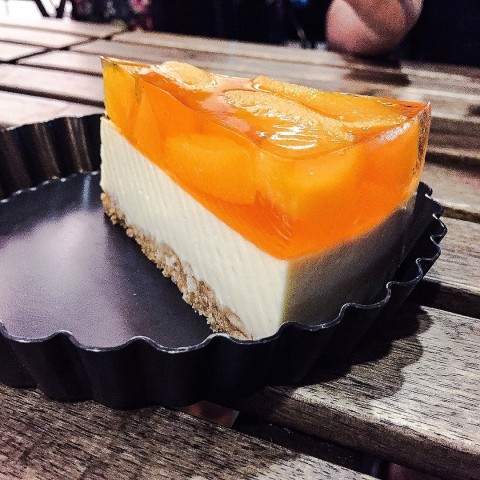 This cheesecake is also refreshing with the jelly like peach on top 