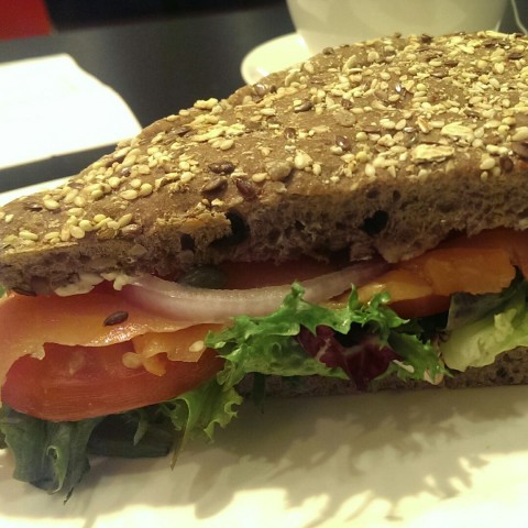 This was a huge slice of sandwich, hence worth the $8.90 I paid for! The kraftkorn, smoked salmon, lettuce, tomatoes, onion slices and capers all went very well with each other. 