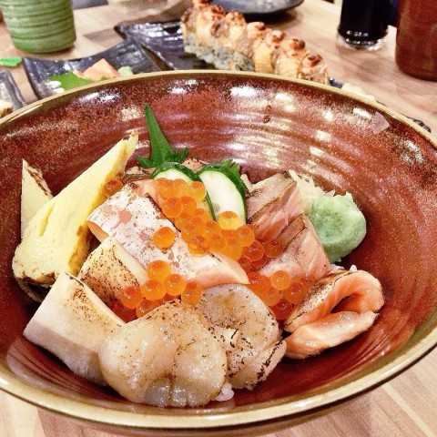Aburi anything is always good! Love the generous amount of sashimi too :)