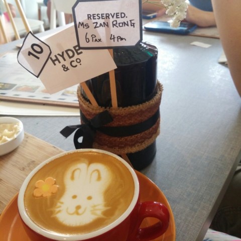 cute latte art.. kopi taste decent