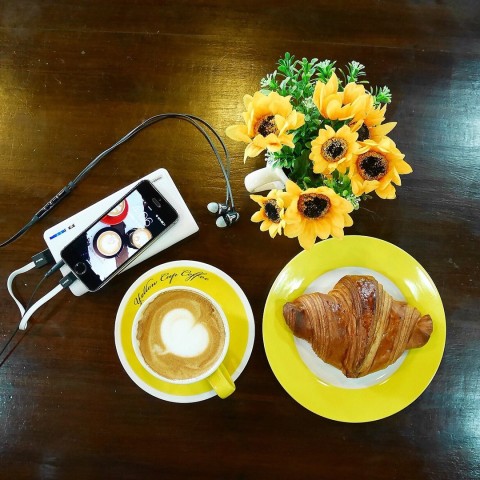 Great coffee and crisp croissant. 