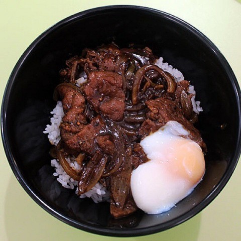 Beef is really good!!!! Burst the Egg yolk and the egg flowsss into your rice... So yummy!!!! Long queue though! 