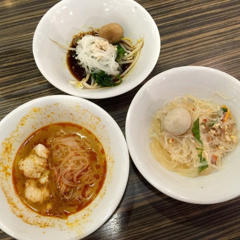 Ranging from $1 - $2, you can try different flavours of the noodles yet not feeling overly full. Quite like the tomyum..