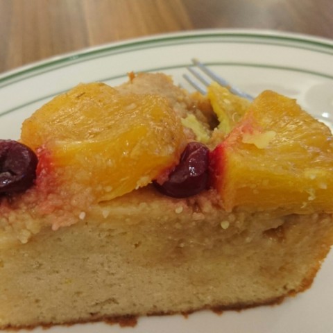 Nice and moist pound cake but the caramelized pineapples were a tad too sweet for me. Nice hangout place.