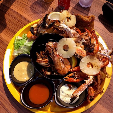 Flower Crab, Prawns, grilled Fish, fries, pineapple, salad and 3 sauces Enough for 2-3 or 3-4 (small eaters)