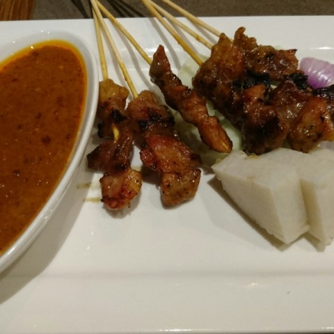 Flavour of meat was OK but portion too small. Peanut sauce lacked flavour and aroma. 