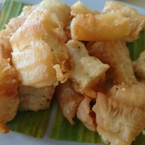 Stuffing was too little while youtiao disintegrated due to overcooking. 