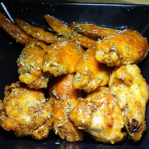 Flavoursome adobo sauce but marinade did not go beyond the skin and thus, meat was bland. Chicken wings were tender.