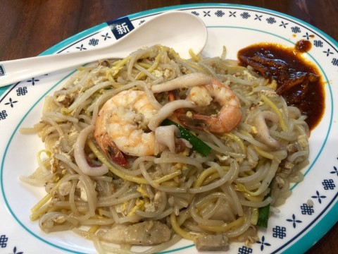This is one of the best Fried Prawn Noodles I have had. The texture was nice with plenty of belly pork, sotong & prawns. Most importantly, the sambal was yummy with crispy anchovies in it.