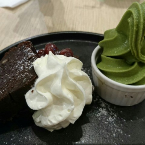 Strong alcohol taste in the brownies but went very well with the azuki and ice cream 