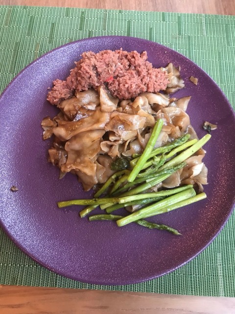 Fried Kway Teow With Asparagus And Corn Beef