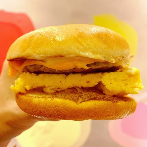 Perfectly fluffy scrambled egg with savoury chicken sausage, nestled in between two soft buns for the lightest of bites.